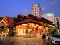 Khum Phucome Hotel 