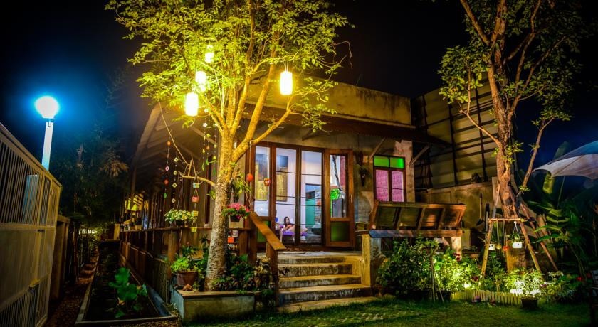 ThaiQoHo Guesthouse 