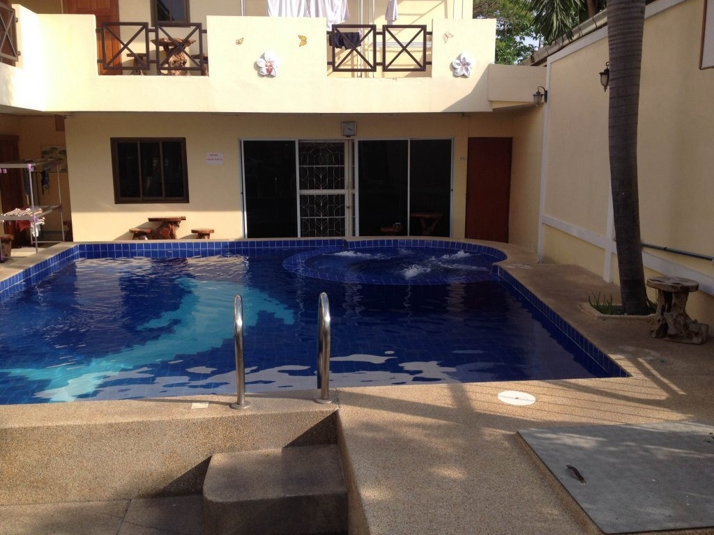 Happy Valley Pattaya 2*