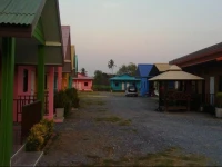 Ban Kanjanat & Honey Resort 