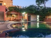 Takiab Beach Pool Villa 