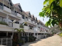 Jon Thaihouse 