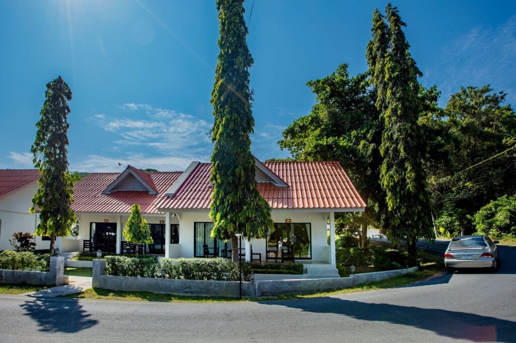 Naiharn Beach Resort 