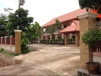 Suphattra Apartment 3*