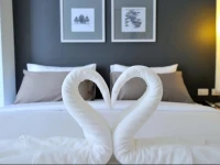 Arch Club Hotel 