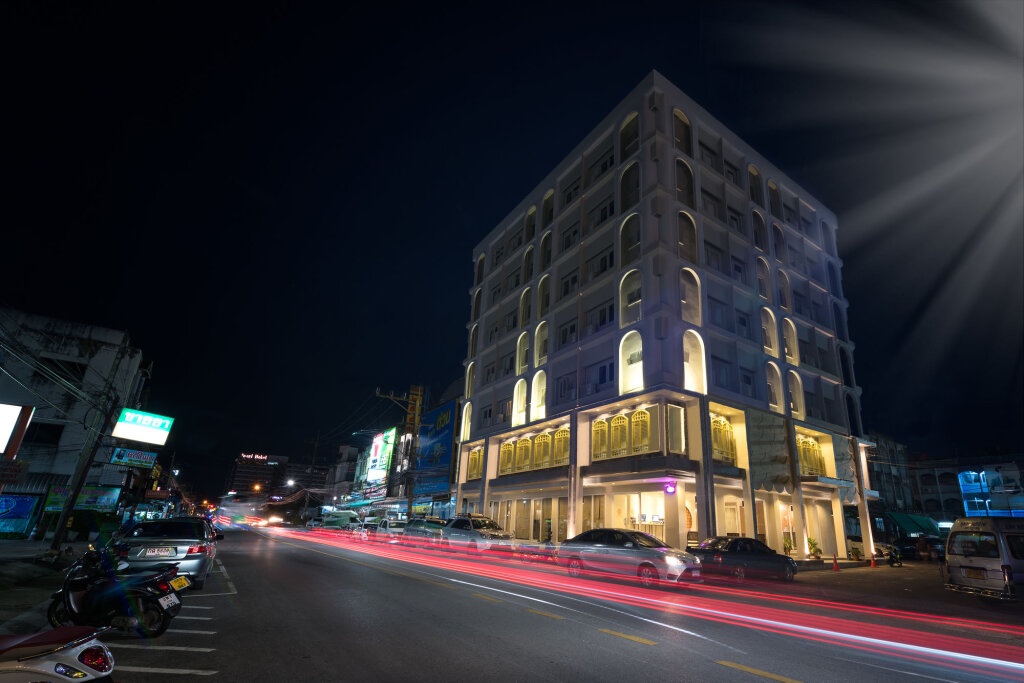 Hotel October 