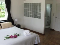 Lucky 13 Guesthouse 