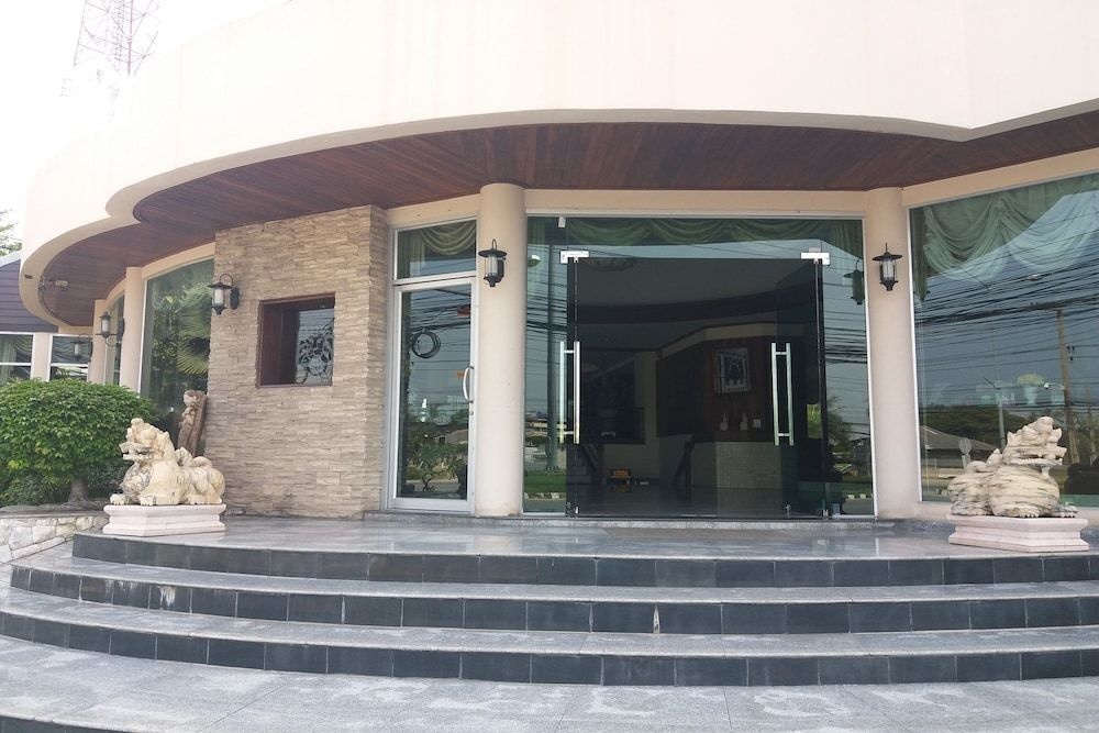 Grand Leo Hotel 