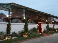 La Piscine Bed and Breakfast 