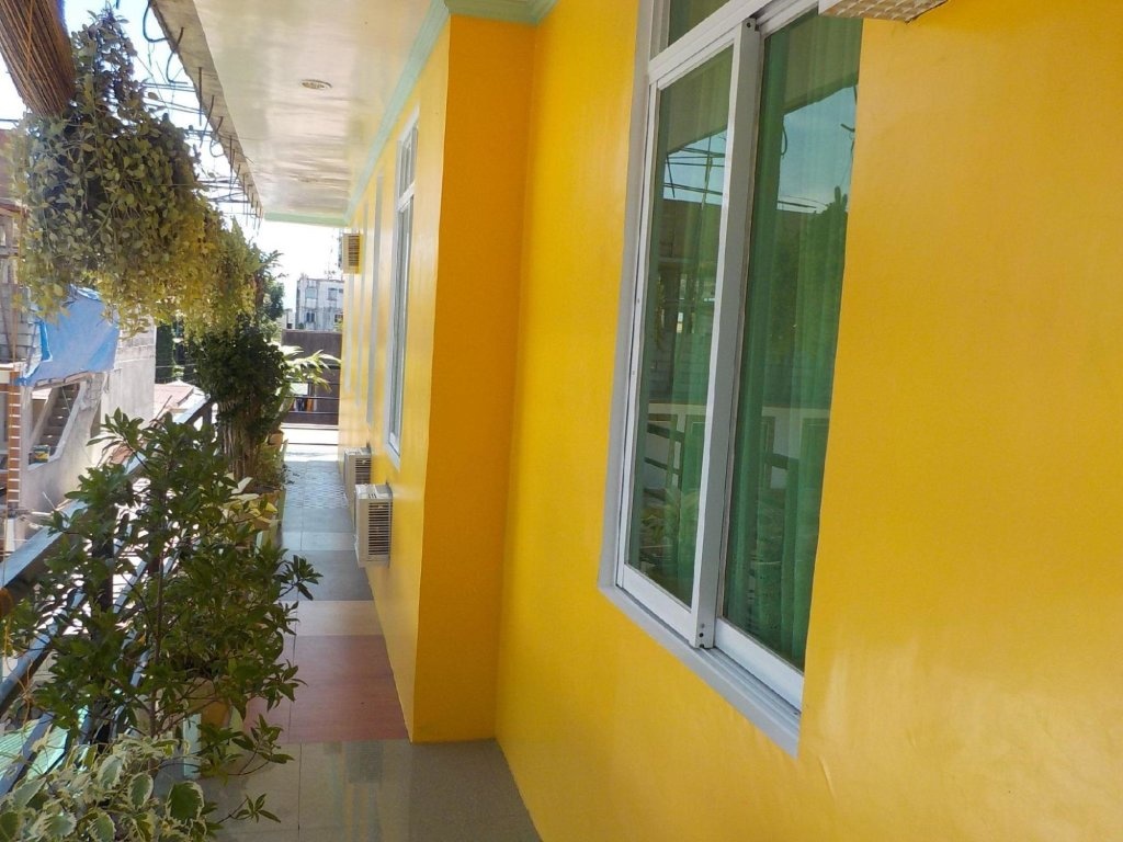Aranas-Carillo Travellers Inn 