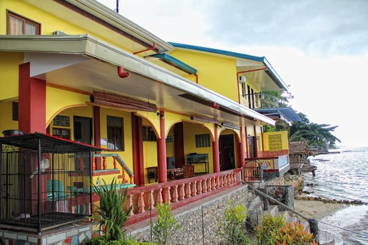 Captain Hooks Red Parrot Inn 