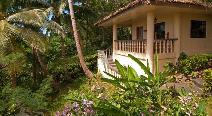 Easy Diving and Beach Resort