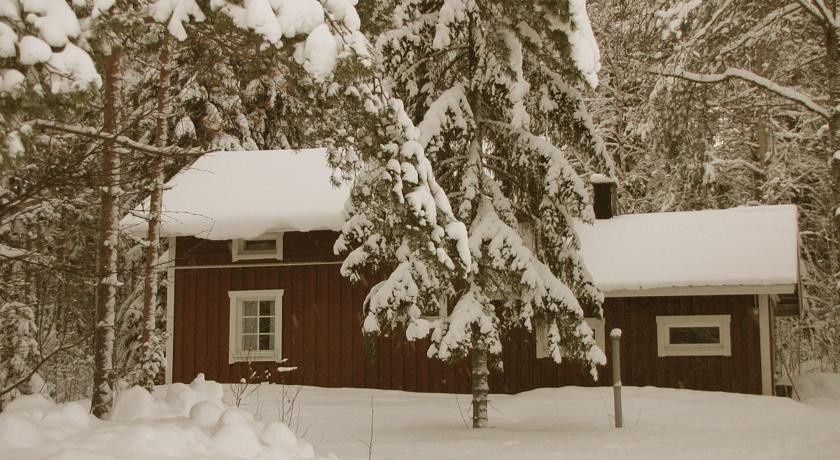 MГ¤nnikkГ¶lГ¤n Pirtti 