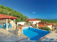 Cara III Holiday Home 