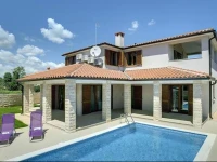 in Kavran with Balcony Holiday Home 