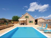 Gluici IV Holiday Home 