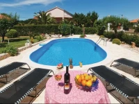 Four-Bedroom Holiday home Lovinac with an Outdoor Swimming Pool 09 