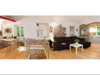 Old Square Duplex with Terrace 