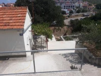 Three-Bedroom Holiday home in Sutivan 