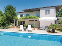 Tugare with a Fireplace 416 Holiday Home 