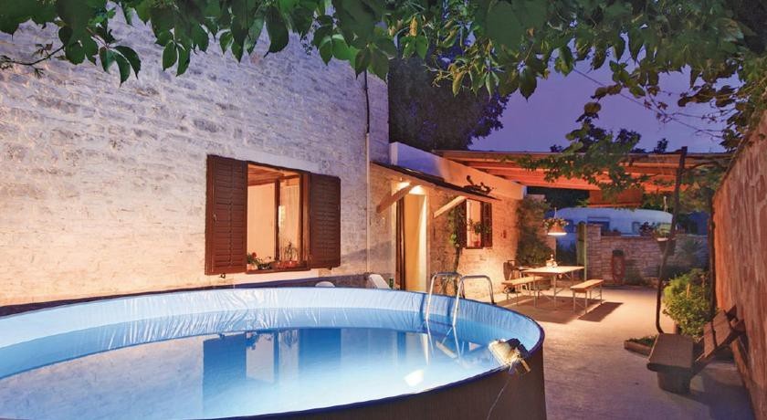 Peroj Cr Holiday Home 