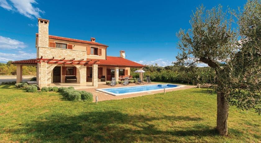 Ulica 1. Maj II Holiday Home 