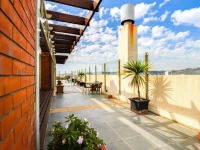 Urban Getaway Near the Sea 