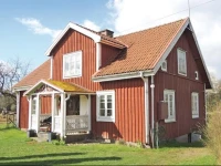 Three-Bedroom Holiday home with a Fireplace in Г„lmhult 