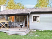 Holiday home Oscar OlsvГ¤g Borrby 