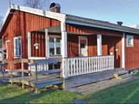 Two-Bedroom Holiday home with Lake View in Bullaren 