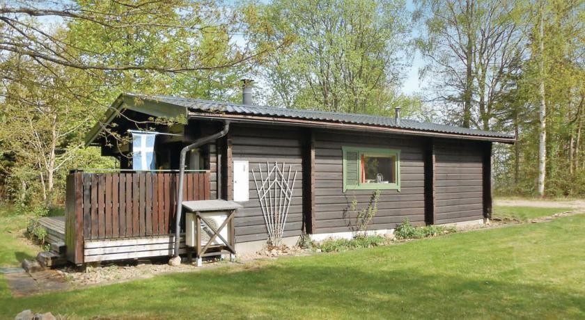 Holiday home RegnbГҐgsvГ¤gen Г–rkelljunga III 