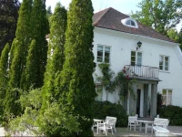 Bastedalens HerrgГҐrd B&B och Vandrarhem 