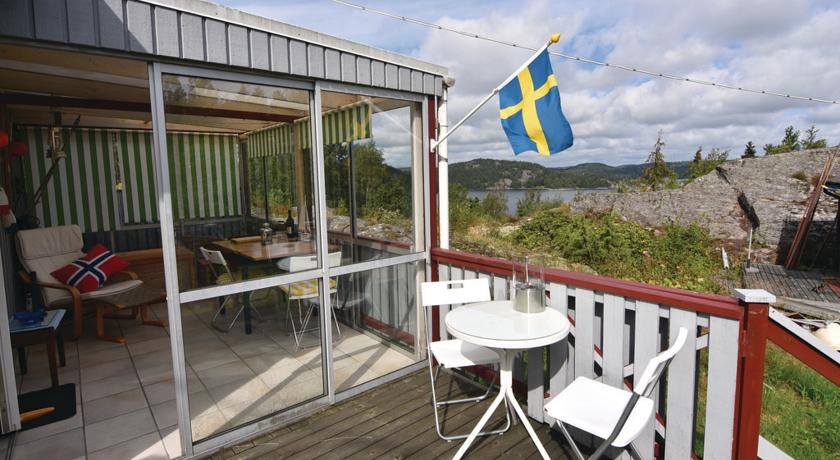 Two-Bedroom Holiday home with Sea View in HenГҐn 