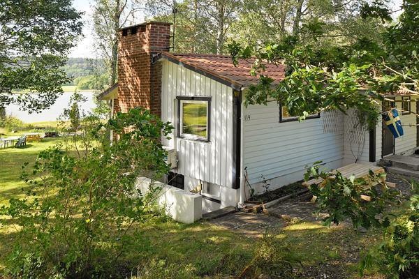 Two-Bedroom Holiday home in HjГ¤lteby 4 