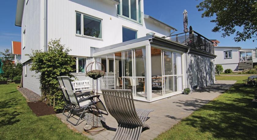 Apartment HГ¶nГ¶ with a Patio 01 