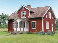 Holiday home Г–stra HГ¤llasjГ¶ Broakulla 