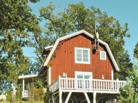 Three-Bedroom Holiday home in LjusterГ¶ 