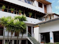 Hostal LAuberge Inn 