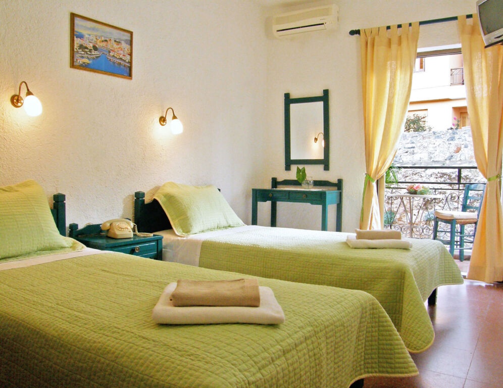 Victoria Hotel 3*
