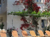 Nikolas Apartments 