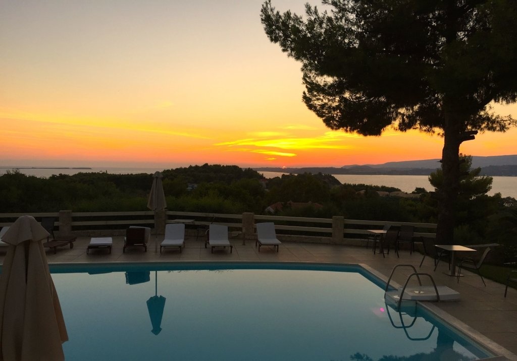 Belvista Luxury Apartments 2*