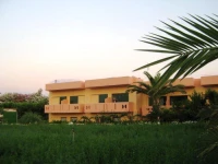 Chrissas Apartments 