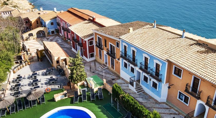 Apartamentos Pueblo Acantilado Suites 4*