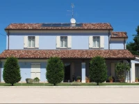 Insolent Inn 