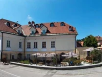 Malograjski Dvor 