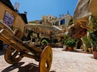 Shoestring Cave House 
