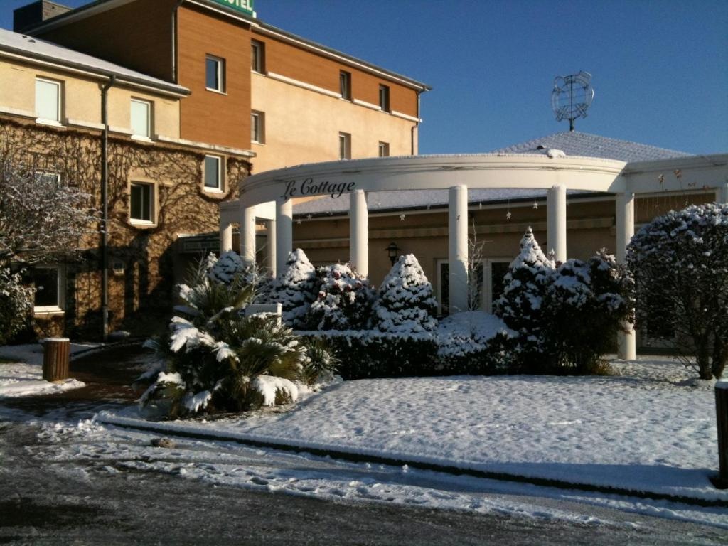Brit Hotel Le Cottage 2*