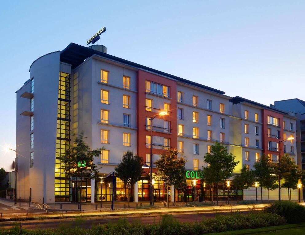 Courtyard Paris La Defense West - Colombes 4*