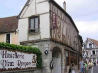 Aux Vieux Remparts 3*