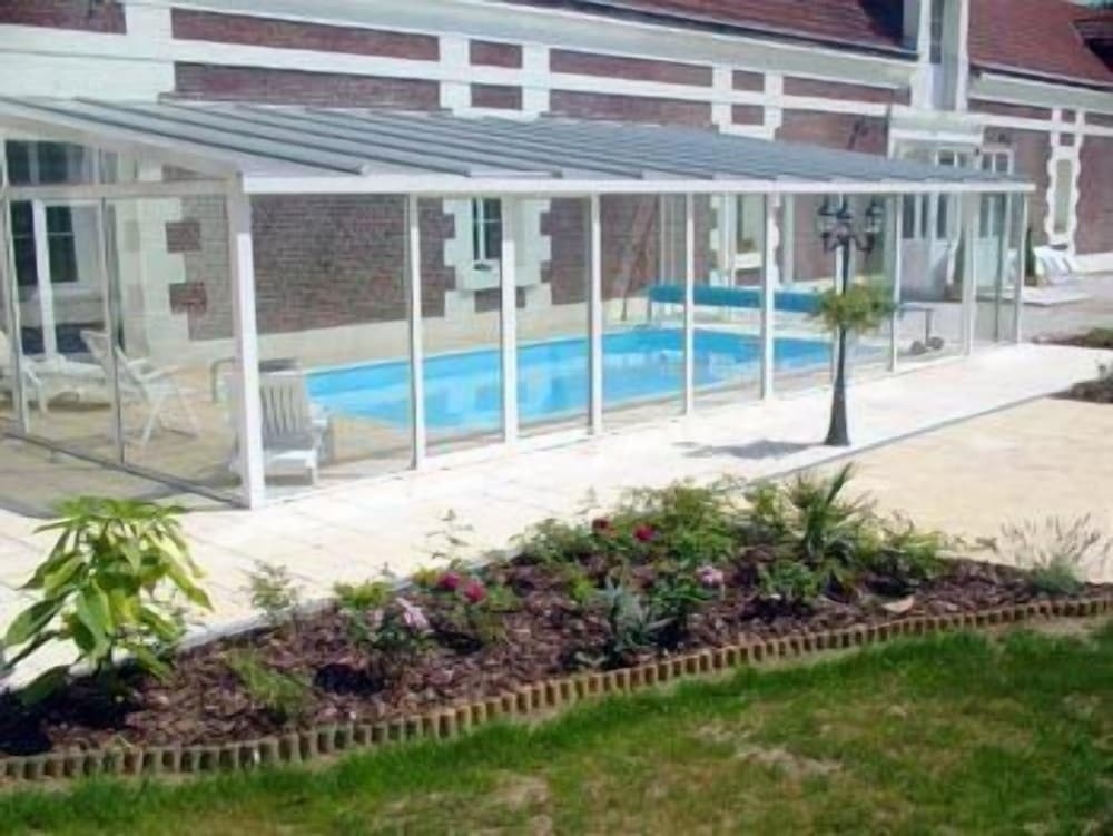 Chateau De Quesmy 3*